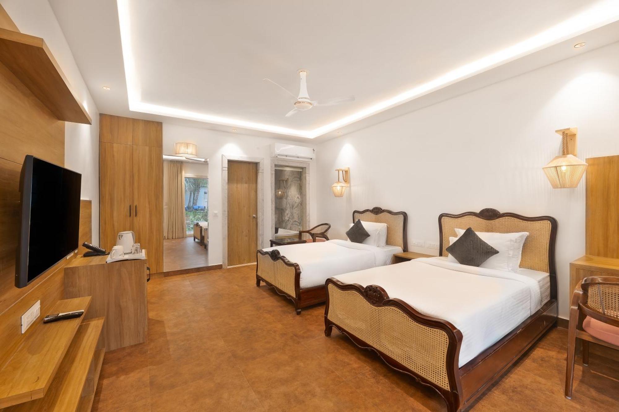 White Wharf Beach Resort Morjim Goa Экстерьер фото