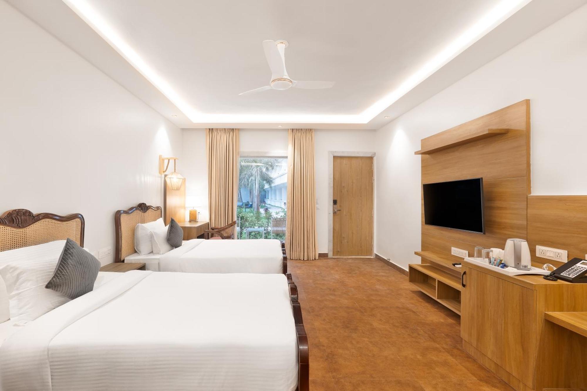 White Wharf Beach Resort Morjim Goa Экстерьер фото