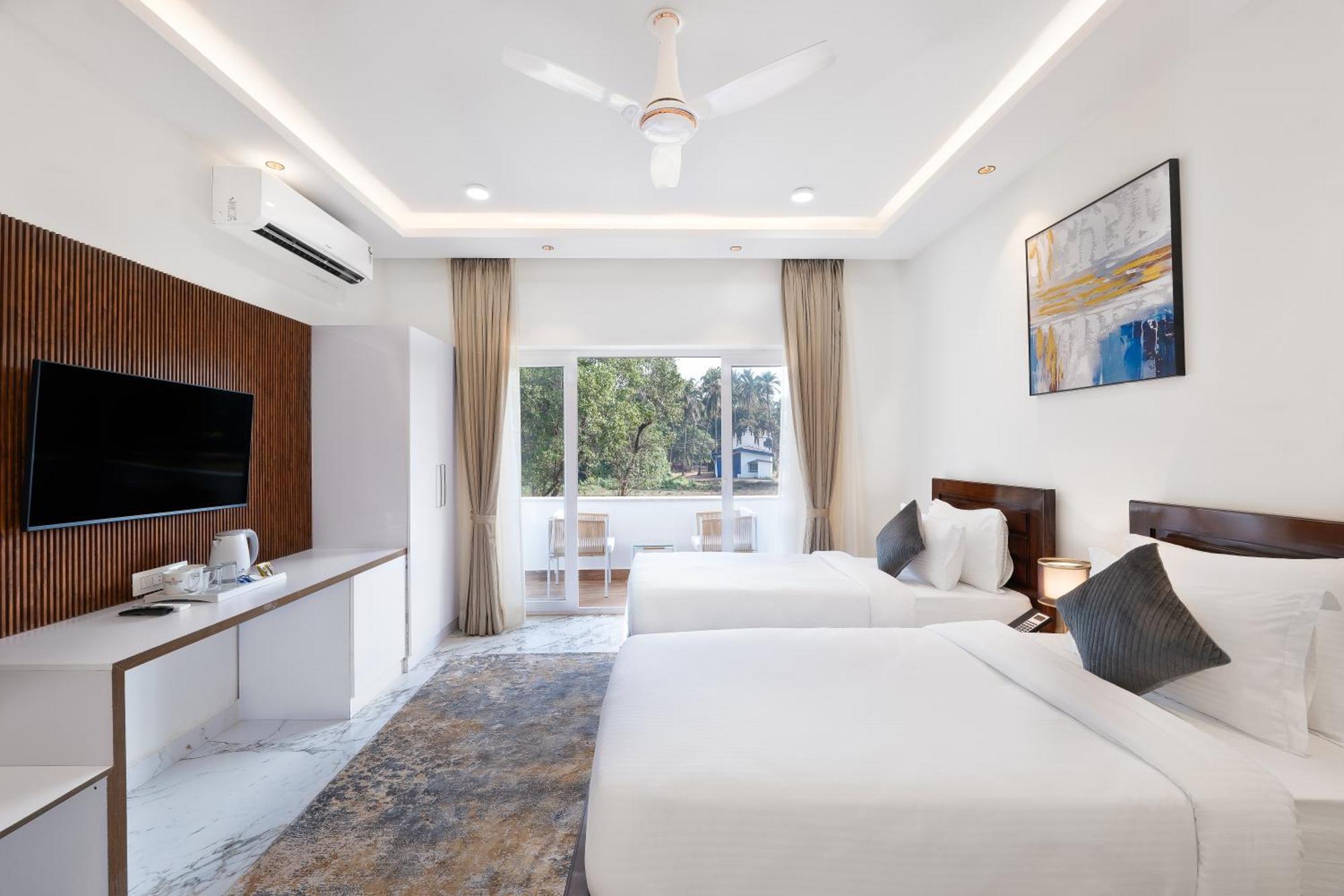 White Wharf Beach Resort Morjim Goa Экстерьер фото