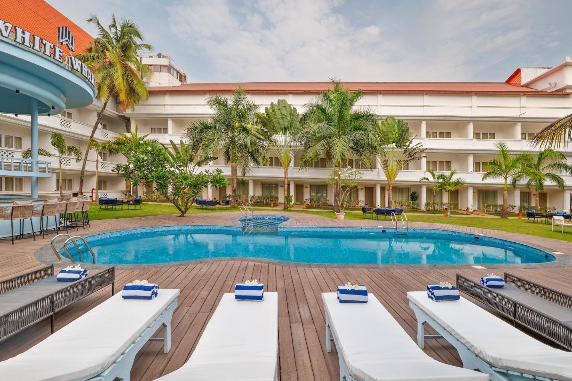 White Wharf Beach Resort Morjim Goa Экстерьер фото